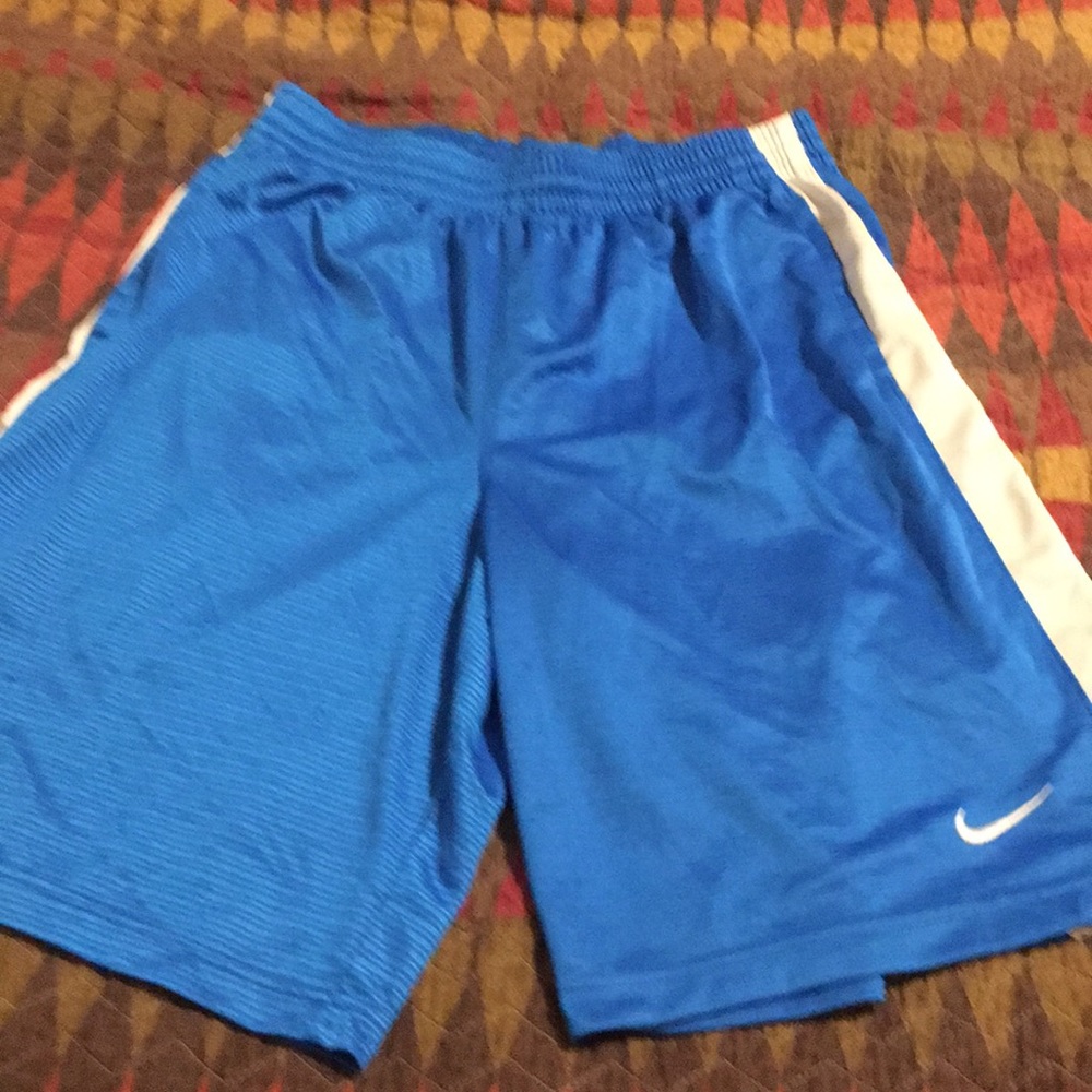 NIKE ATHLETIC SHORTS